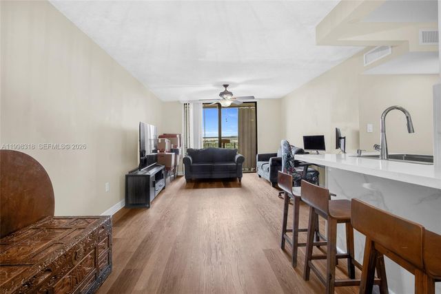 9682 Fontainebleau Blvd 503, Miami, FL 33172