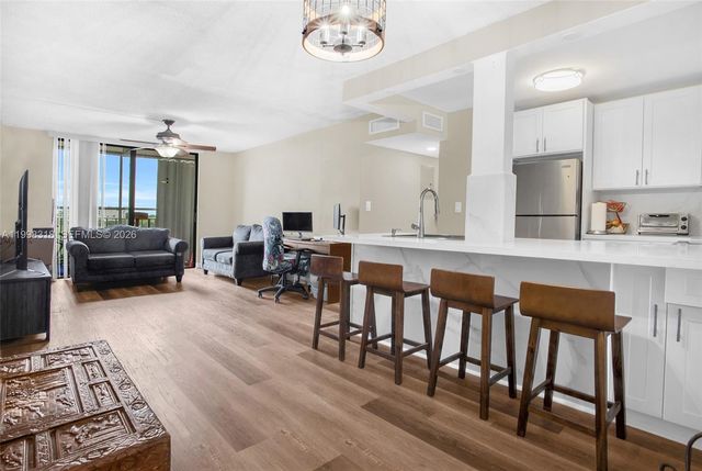 9682 Fontainebleau Blvd 503, Miami, FL 33172