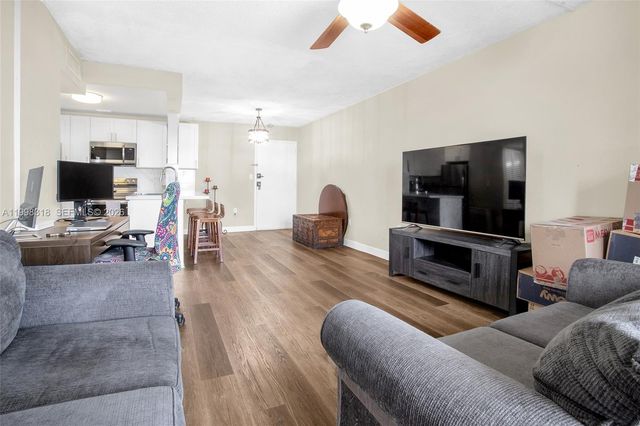 9682 Fontainebleau Blvd 503, Miami, FL 33172