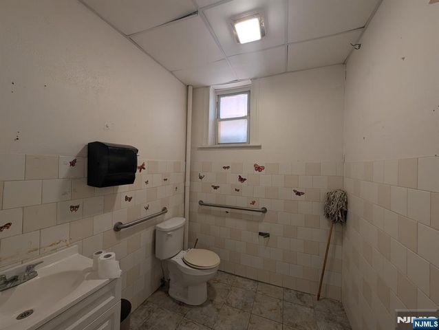 1070 Main, Passaic, NJ 07011