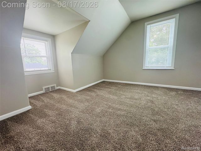 20195 Westhampton Avenue, Southfield, MI 48075