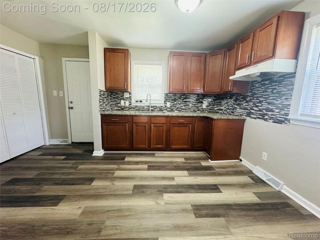 20195 Westhampton Avenue, Southfield, MI 48075
