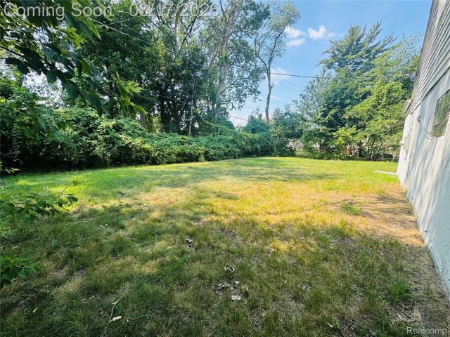 20195 Westhampton Avenue, Southfield, MI 48075