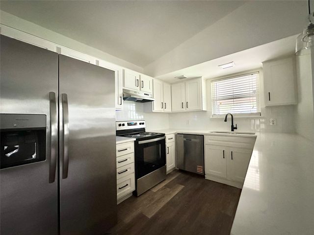 4933 Curzon Avenue, Fort Worth, TX 76107