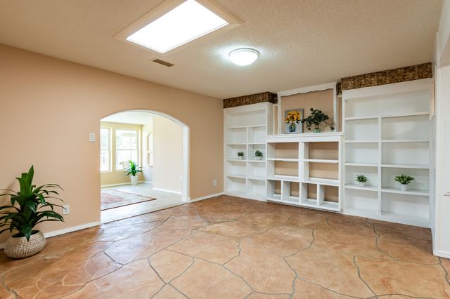 11924 Morrow Avenue NE, Albuquerque, NM 87112