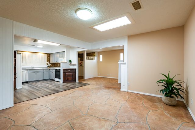 11924 Morrow Avenue NE, Albuquerque, NM 87112