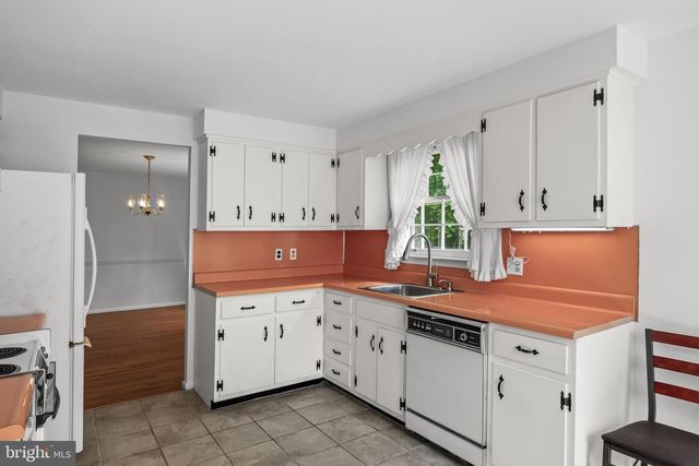104 NANTUCKET DR, Cherry Hill, NJ 08034