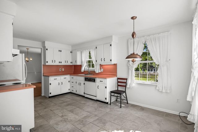 104 NANTUCKET DR, Cherry Hill, NJ 08034