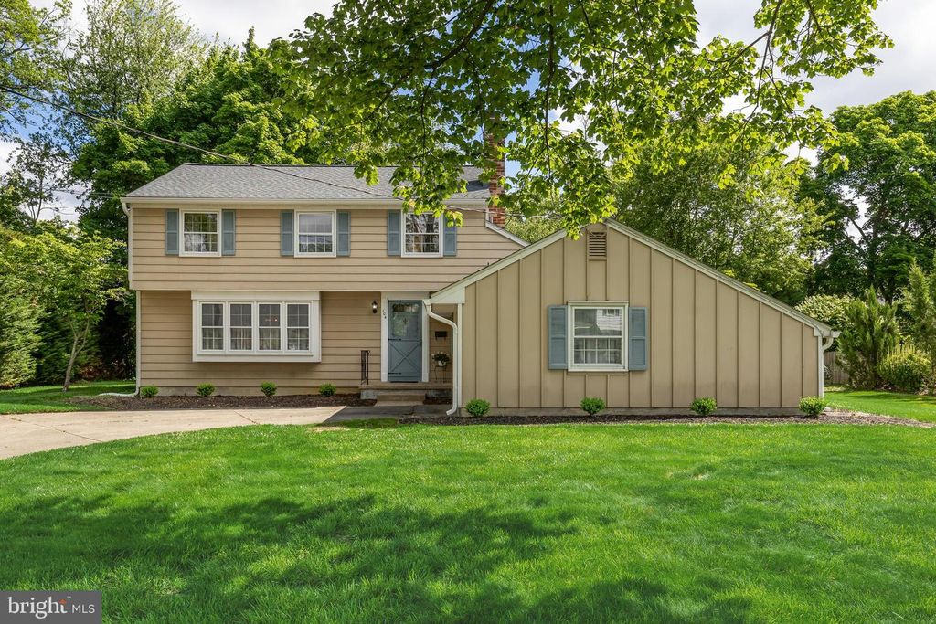 104 NANTUCKET DR, Cherry Hill, NJ 08034