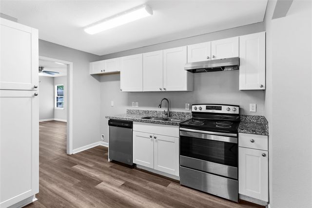 1104 Southampton Street, Angleton, TX 77515