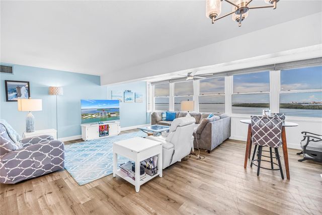 7200 SUNSHINE SKYWAY LANE S 8B, St Petersburg, FL 33711