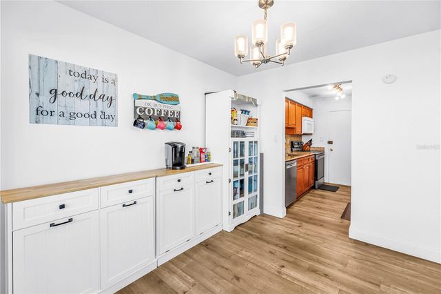 7200 SUNSHINE SKYWAY LANE S 8B, St Petersburg, FL 33711