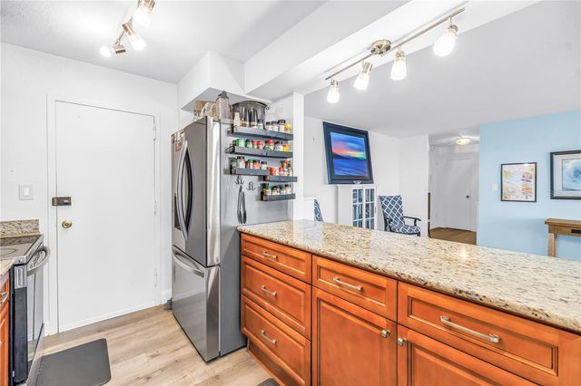 7200 SUNSHINE SKYWAY LANE S 8B, St Petersburg, FL 33711