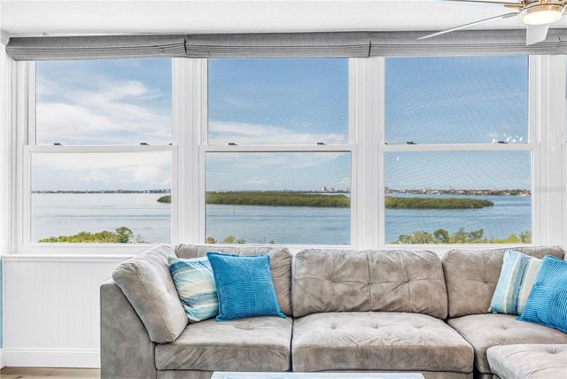 7200 SUNSHINE SKYWAY LANE S 8B, St Petersburg, FL 33711