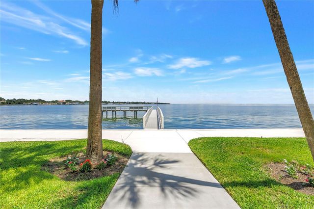 7200 SUNSHINE SKYWAY LANE S 8B, St Petersburg, FL 33711