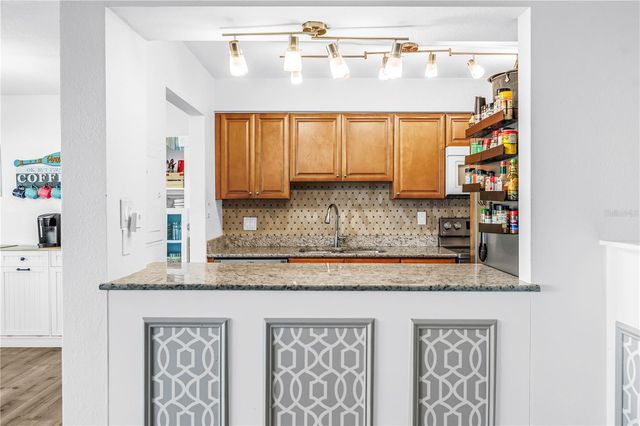 7200 SUNSHINE SKYWAY LANE S 8B, St Petersburg, FL 33711