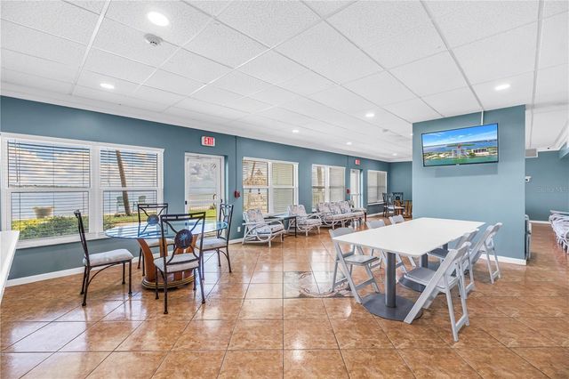 7200 SUNSHINE SKYWAY LANE S 8B, St Petersburg, FL 33711
