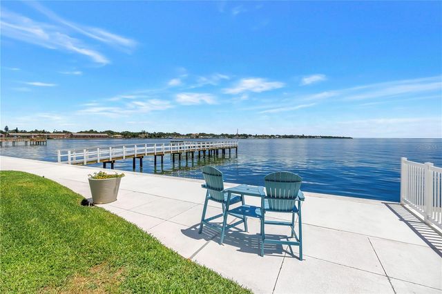 7200 SUNSHINE SKYWAY LANE S 8B, St Petersburg, FL 33711