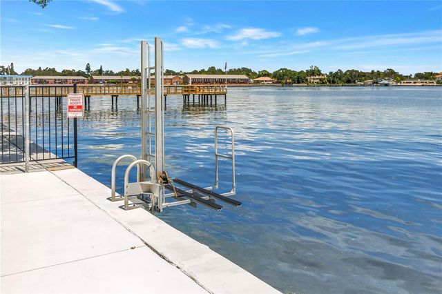7200 SUNSHINE SKYWAY LANE S 8B, St Petersburg, FL 33711