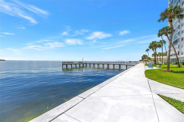7200 SUNSHINE SKYWAY LANE S 8B, St Petersburg, FL 33711