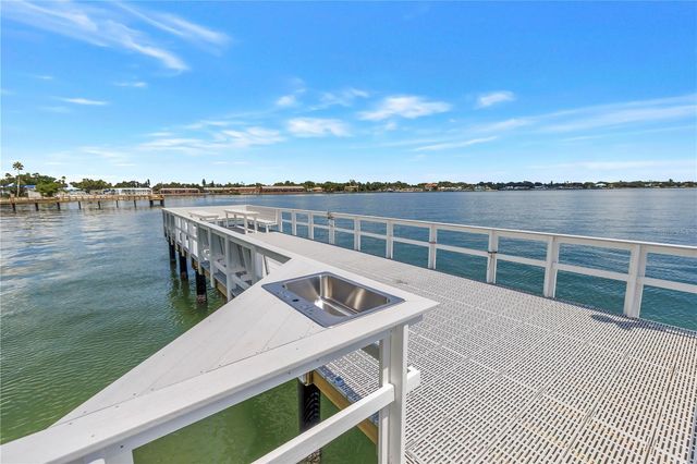 7200 SUNSHINE SKYWAY LANE S 8B, St Petersburg, FL 33711