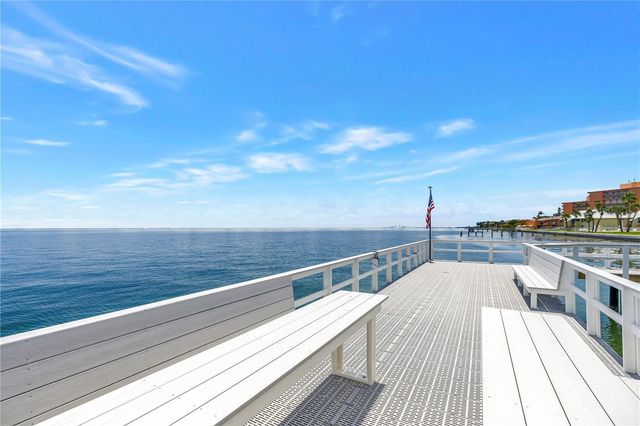 7200 SUNSHINE SKYWAY LANE S 8B, St Petersburg, FL 33711