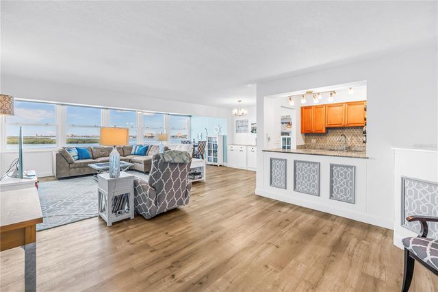 7200 SUNSHINE SKYWAY LANE S 8B, St Petersburg, FL 33711