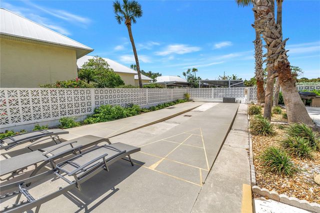 7200 SUNSHINE SKYWAY LANE S 8B, St Petersburg, FL 33711