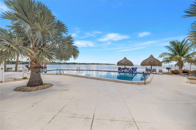 7200 SUNSHINE SKYWAY LANE S 8B, St Petersburg, FL 33711