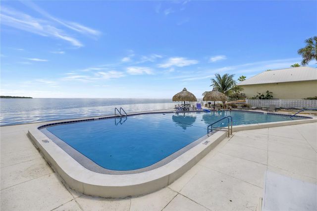 7200 SUNSHINE SKYWAY LANE S 8B, St Petersburg, FL 33711
