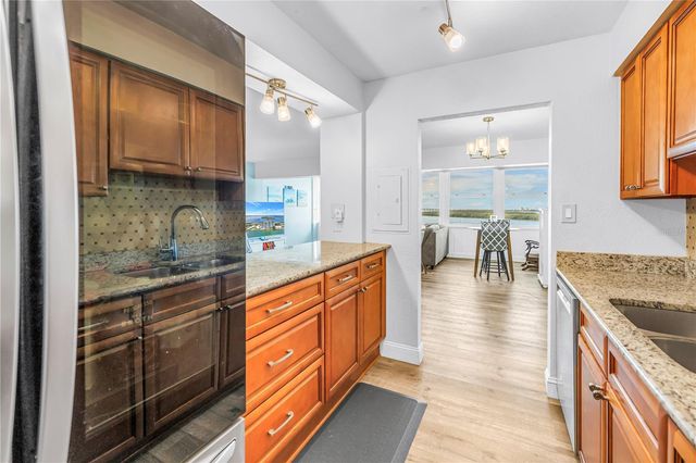 7200 SUNSHINE SKYWAY LANE S 8B, St Petersburg, FL 33711