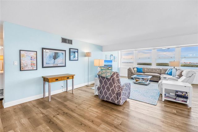 7200 SUNSHINE SKYWAY LANE S 8B, St Petersburg, FL 33711