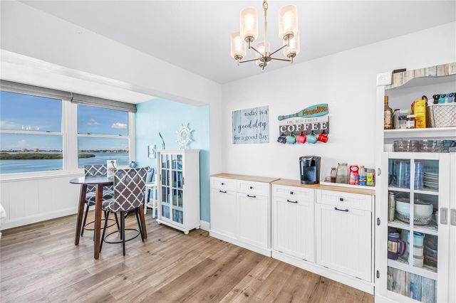 7200 SUNSHINE SKYWAY LANE S 8B, St Petersburg, FL 33711