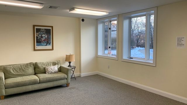 25 Alpine St 10, Boston, MA 02136