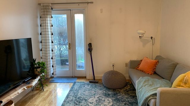 25 Alpine St 10, Boston, MA 02136