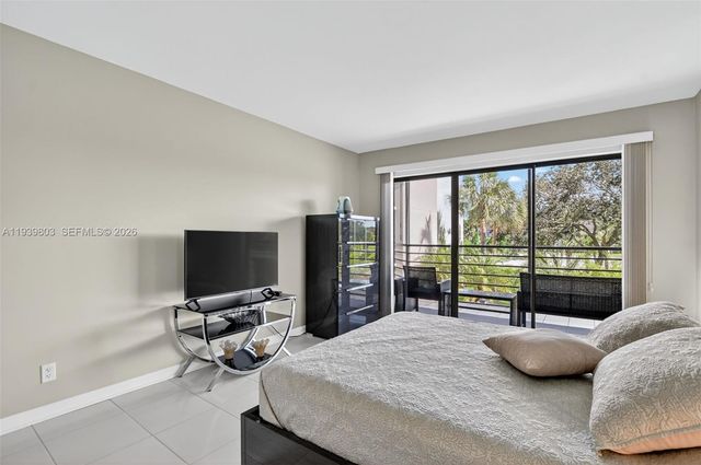 5901 Camino Del Sol 207, Boca Raton, FL 33433