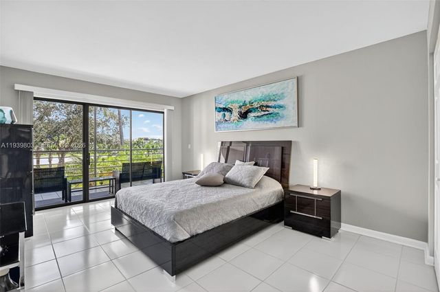 5901 Camino Del Sol 207, Boca Raton, FL 33433