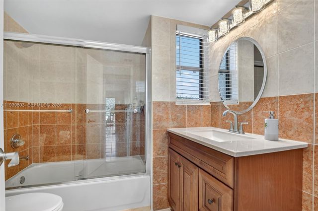 5901 Camino Del Sol 207, Boca Raton, FL 33433