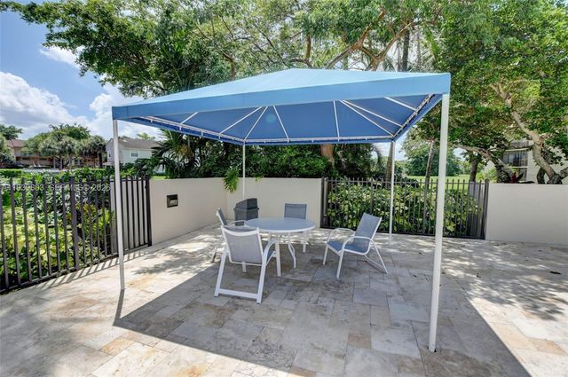 5901 Camino Del Sol 207, Boca Raton, FL 33433