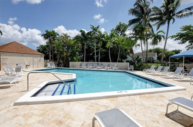 5901 Camino Del Sol 207, Boca Raton, FL 33433