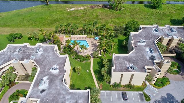 5901 Camino Del Sol 207, Boca Raton, FL 33433