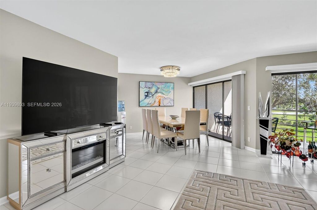 5901 Camino Del Sol 207, Boca Raton, FL 33433