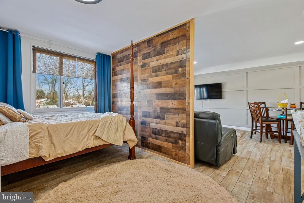 Image 19 of property listing at 1900 LYTTONSVILLE RD #702, Silver Spring, MD 20910