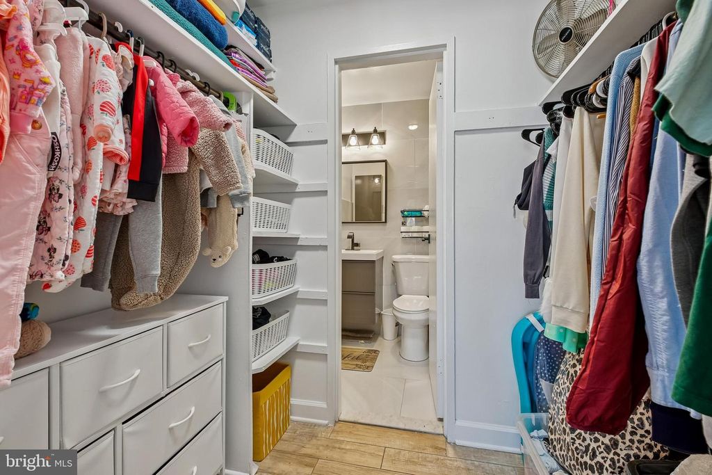 Image 23 of property listing at 1900 LYTTONSVILLE RD #702, Silver Spring, MD 20910