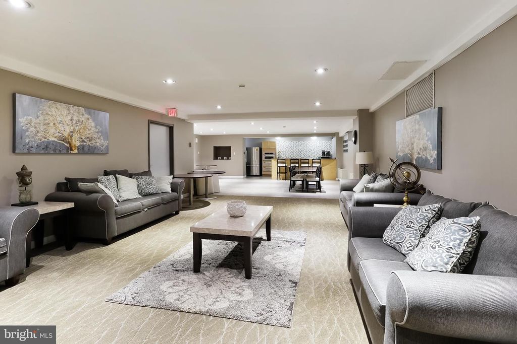 Image 28 of property listing at 1900 LYTTONSVILLE RD #702, Silver Spring, MD 20910