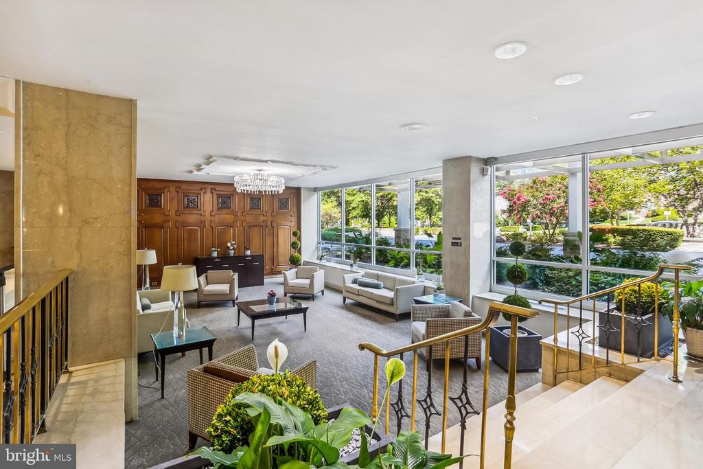 Image 5 of property listing at 1900 LYTTONSVILLE RD #702, Silver Spring, MD 20910