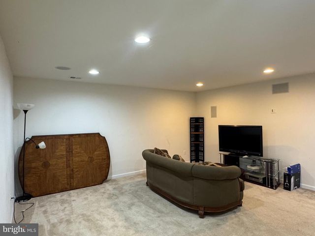 3238 FLEDGLING CIR, Woodbridge, VA 22193