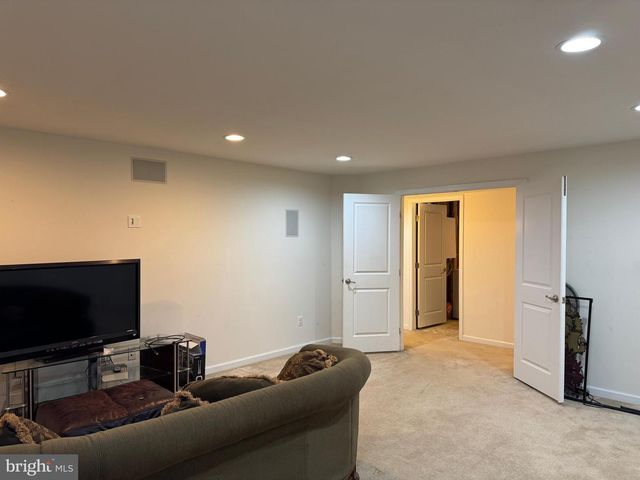 3238 FLEDGLING CIR, Woodbridge, VA 22193