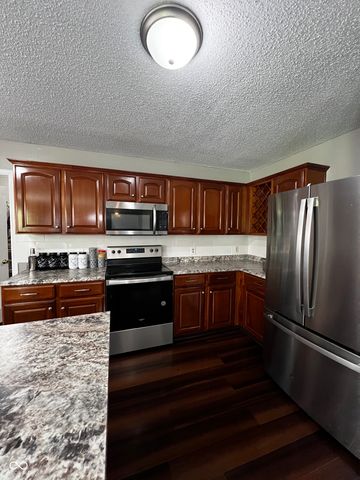 585 Fireside Drive, Greenwood, IN 46143