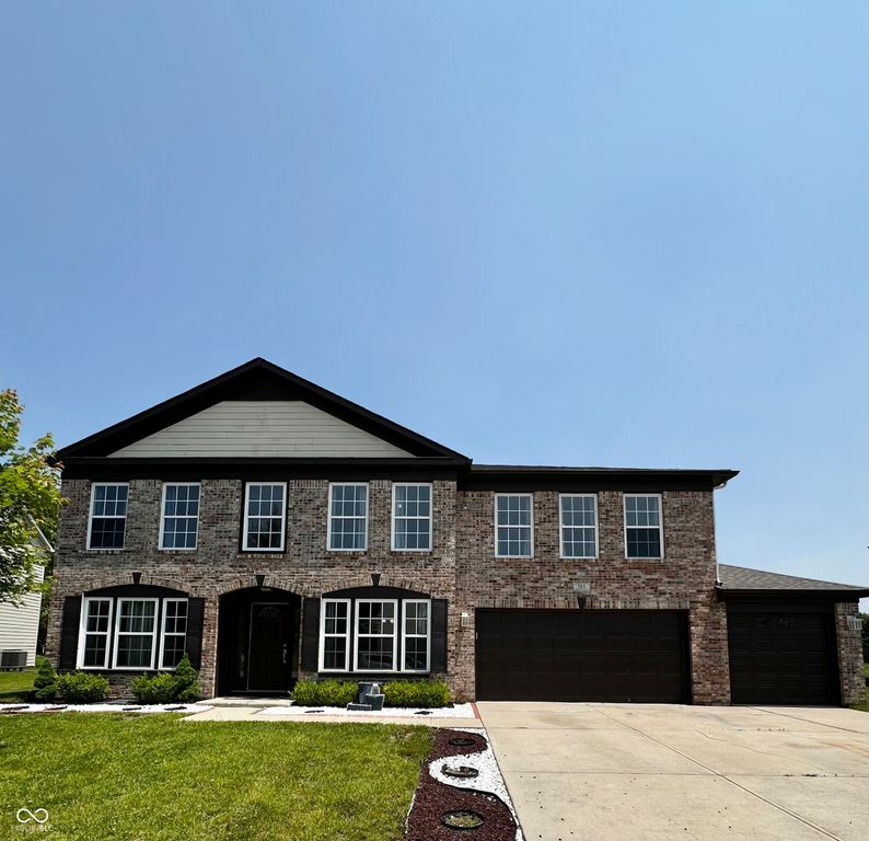 585 Fireside Drive, Greenwood, IN 46143